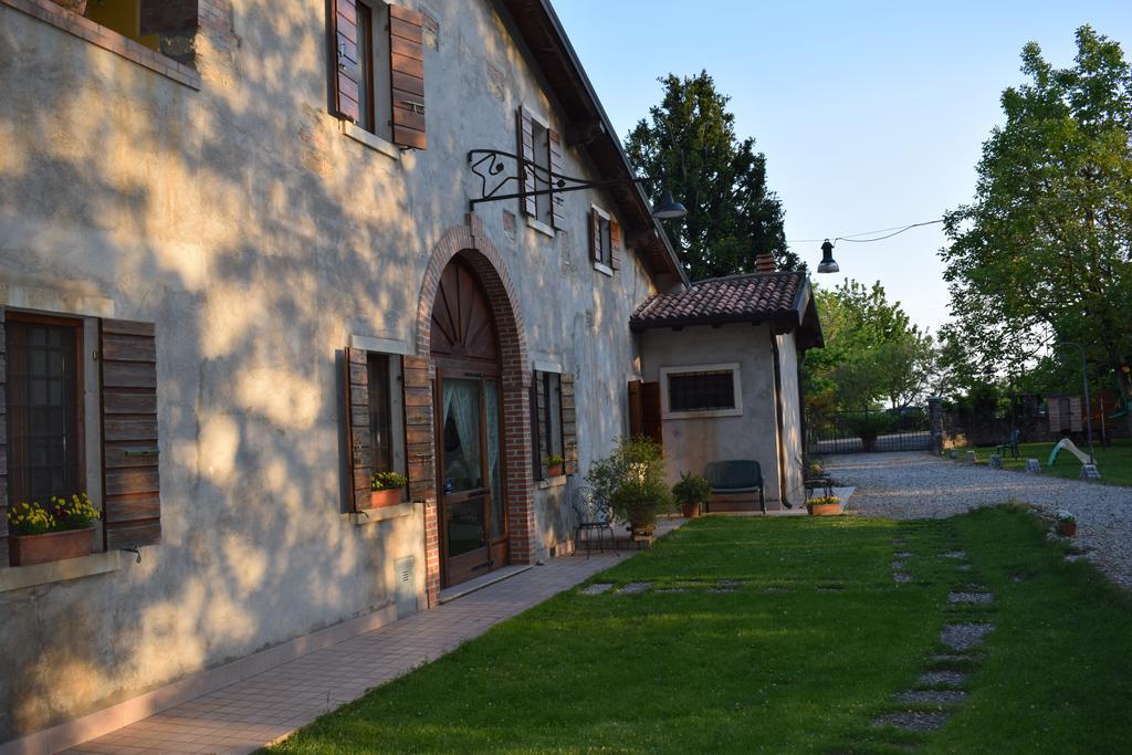 Отель Agriturismo Fior Di Pesco Соммакампанья Экстерьер фото