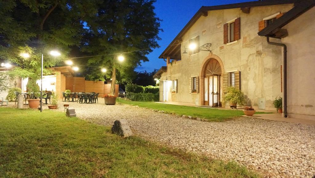 Отель Agriturismo Fior Di Pesco Соммакампанья Экстерьер фото