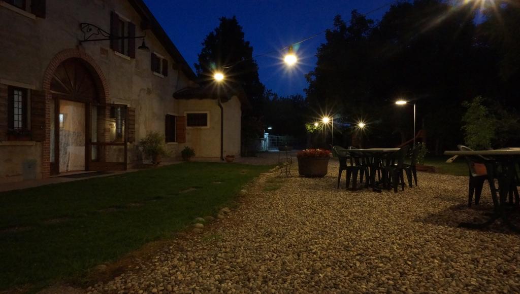 Отель Agriturismo Fior Di Pesco Соммакампанья Экстерьер фото