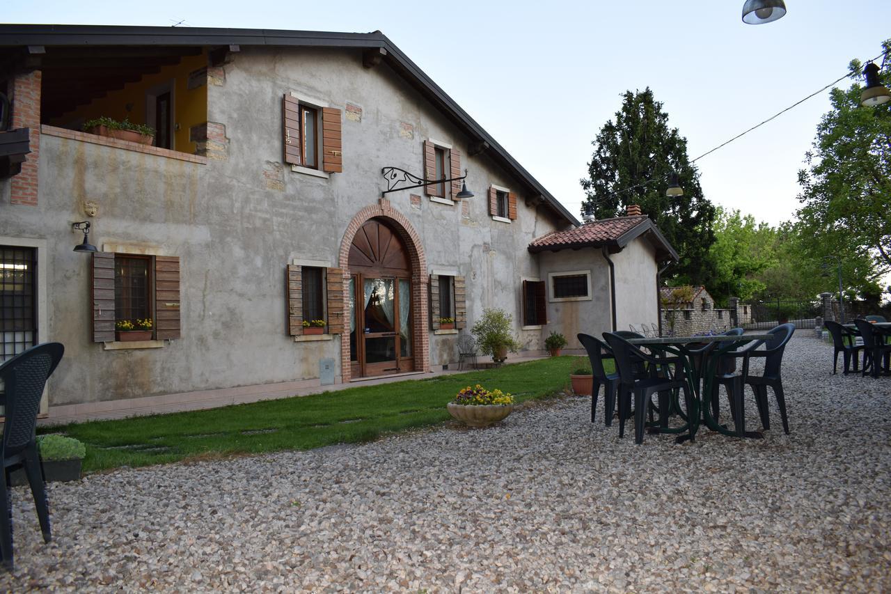 Отель Agriturismo Fior Di Pesco Соммакампанья Экстерьер фото